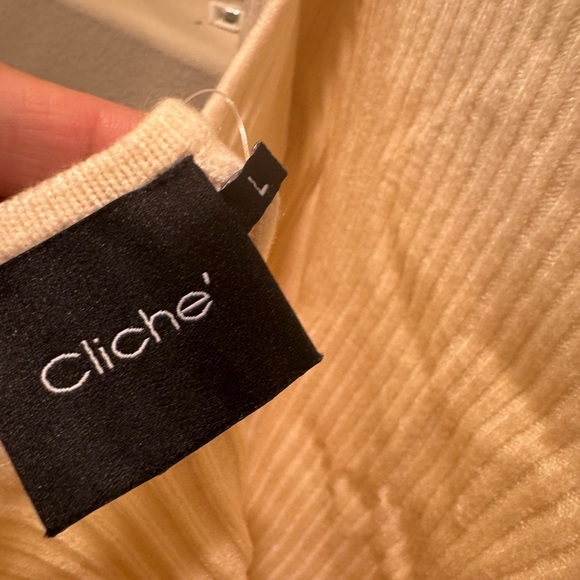 Elegant Cream Sweater for Women - Picture 4 of 6